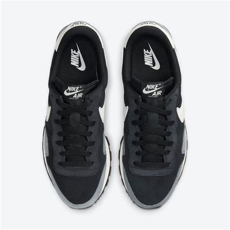 Air Pegasus 83 'Black and Cool Grey' (DN1790.